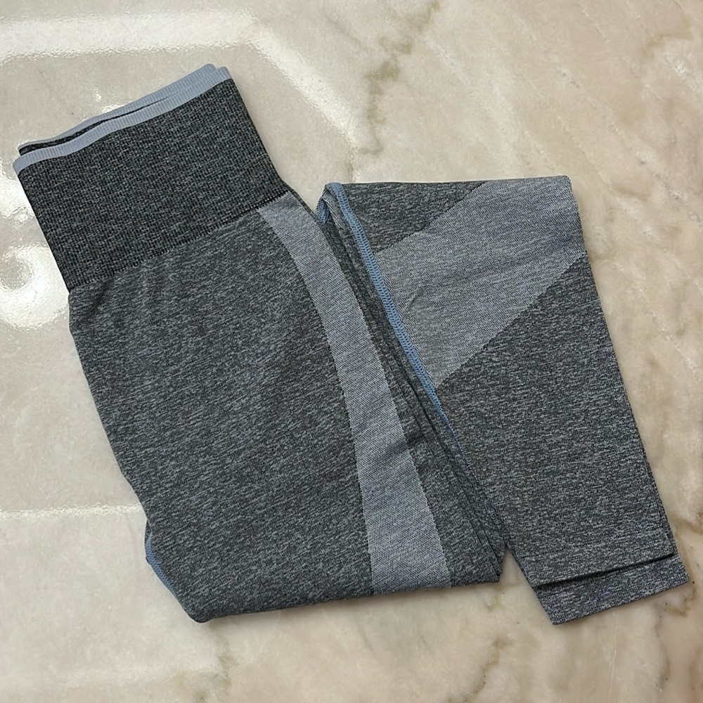 Victoria Secret PINK light blue seamless leggings size XS